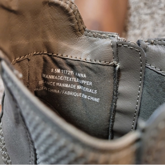 Maurices Anna Chelsea Gray Ankle Booties Size 8.5 - Picture 7 of 7